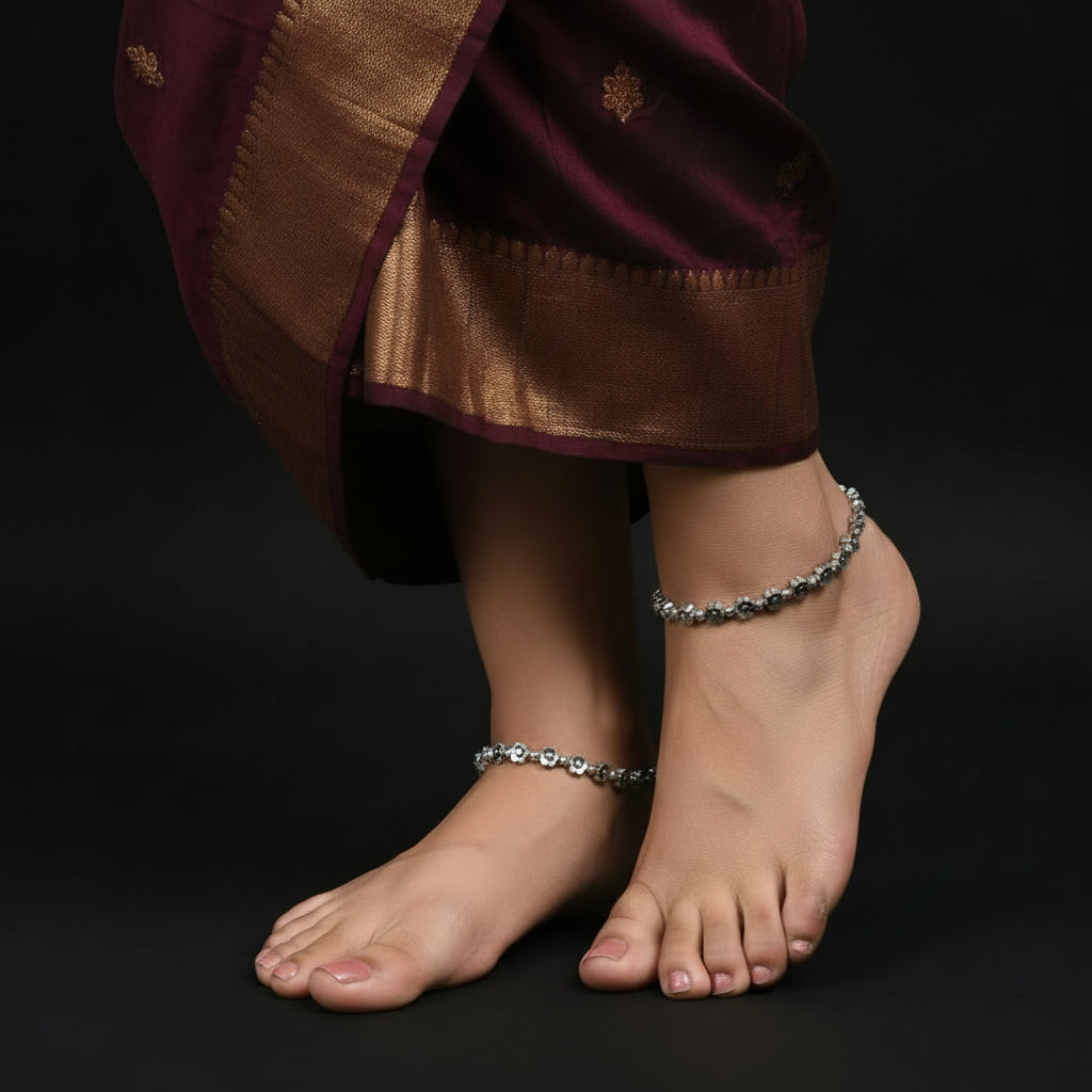 Silver beaded necklace on a light gray background with 'SAHELLI' branding.