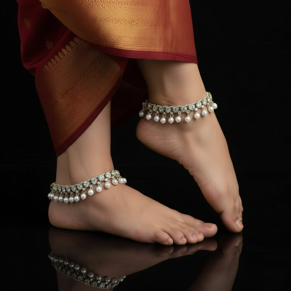 Jewelry set with pearls and crystals on a dark background, featuring the brand 'Saheli'.