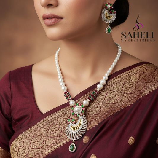 Pearl necklace with decorative elements on a gray background, featuring the brand 'SAHELL'.